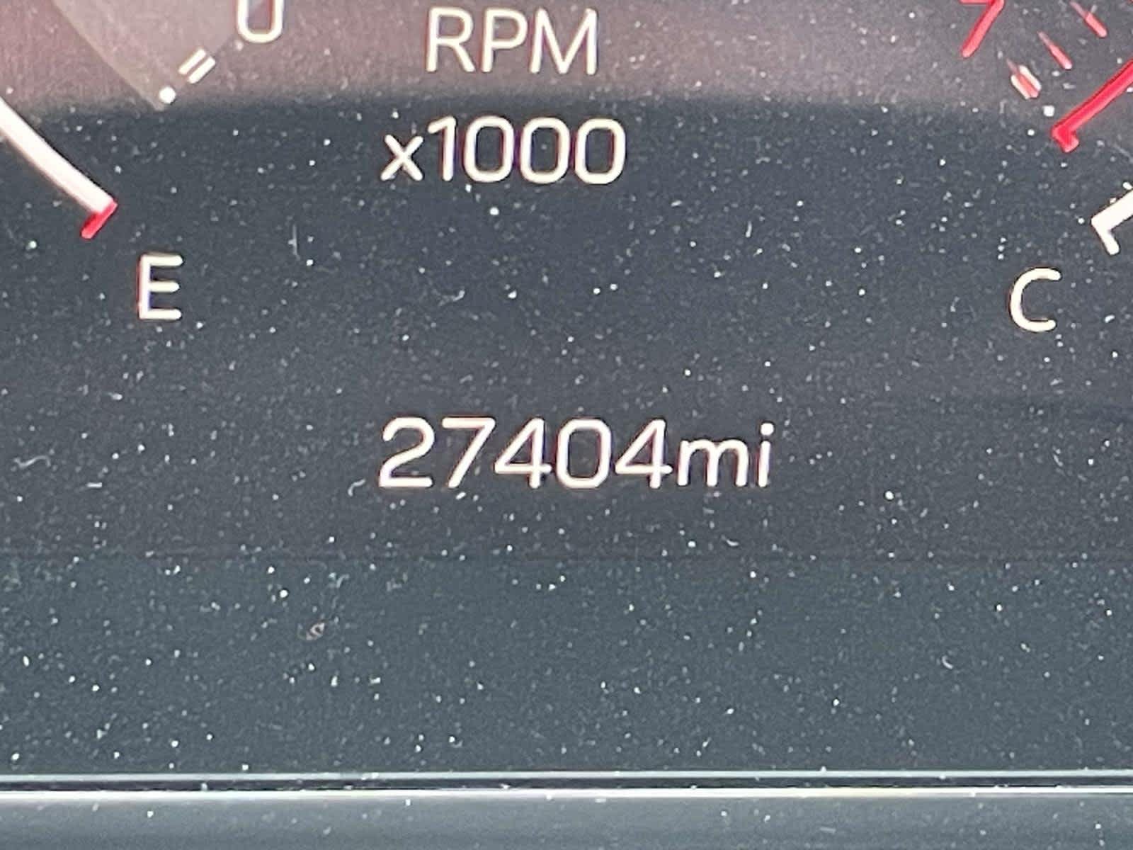 Used 2025 Summit White GMC Elevation image 21