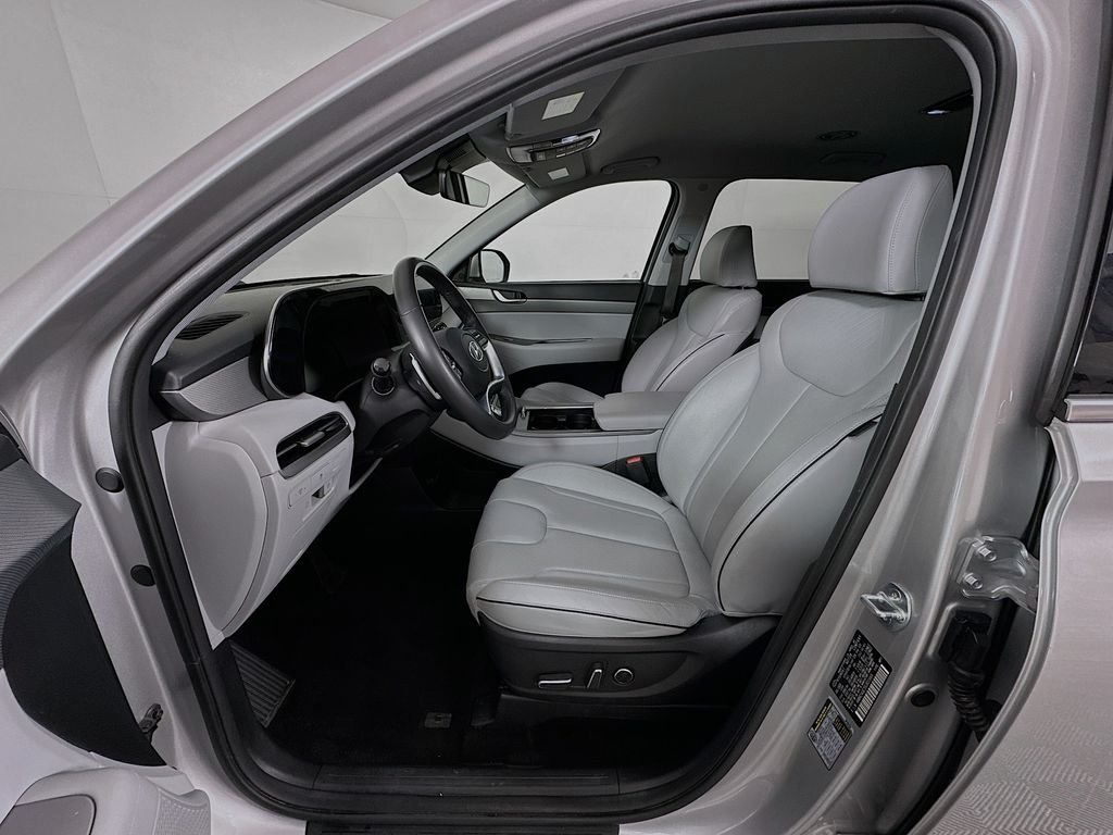 Used 2025 Silver Hyundai SEL image 22