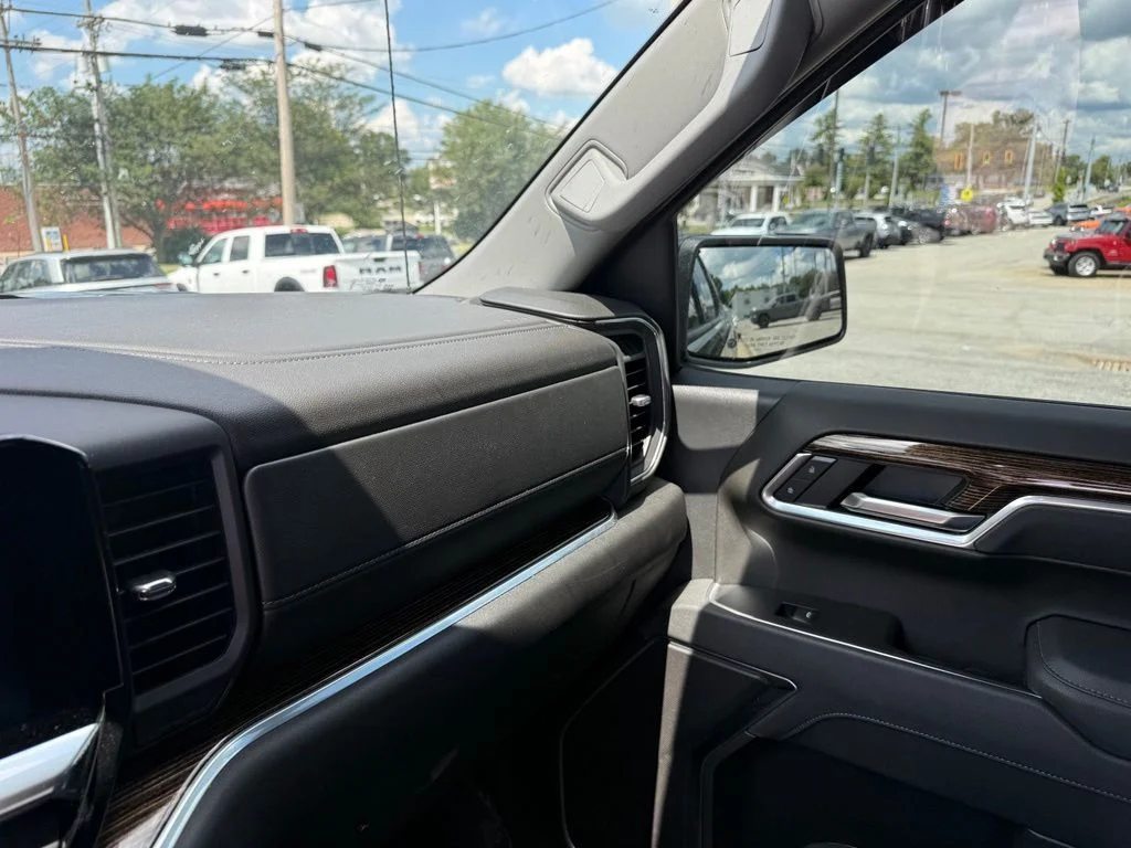 Used 2026 Black GMC Elevation image 22