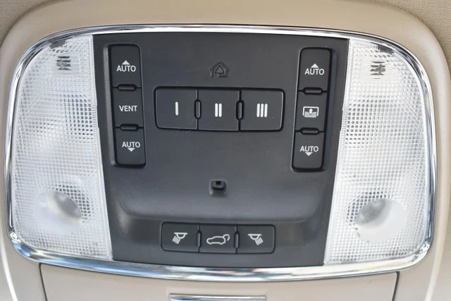 Used 2016 White Jeep Overland image 39