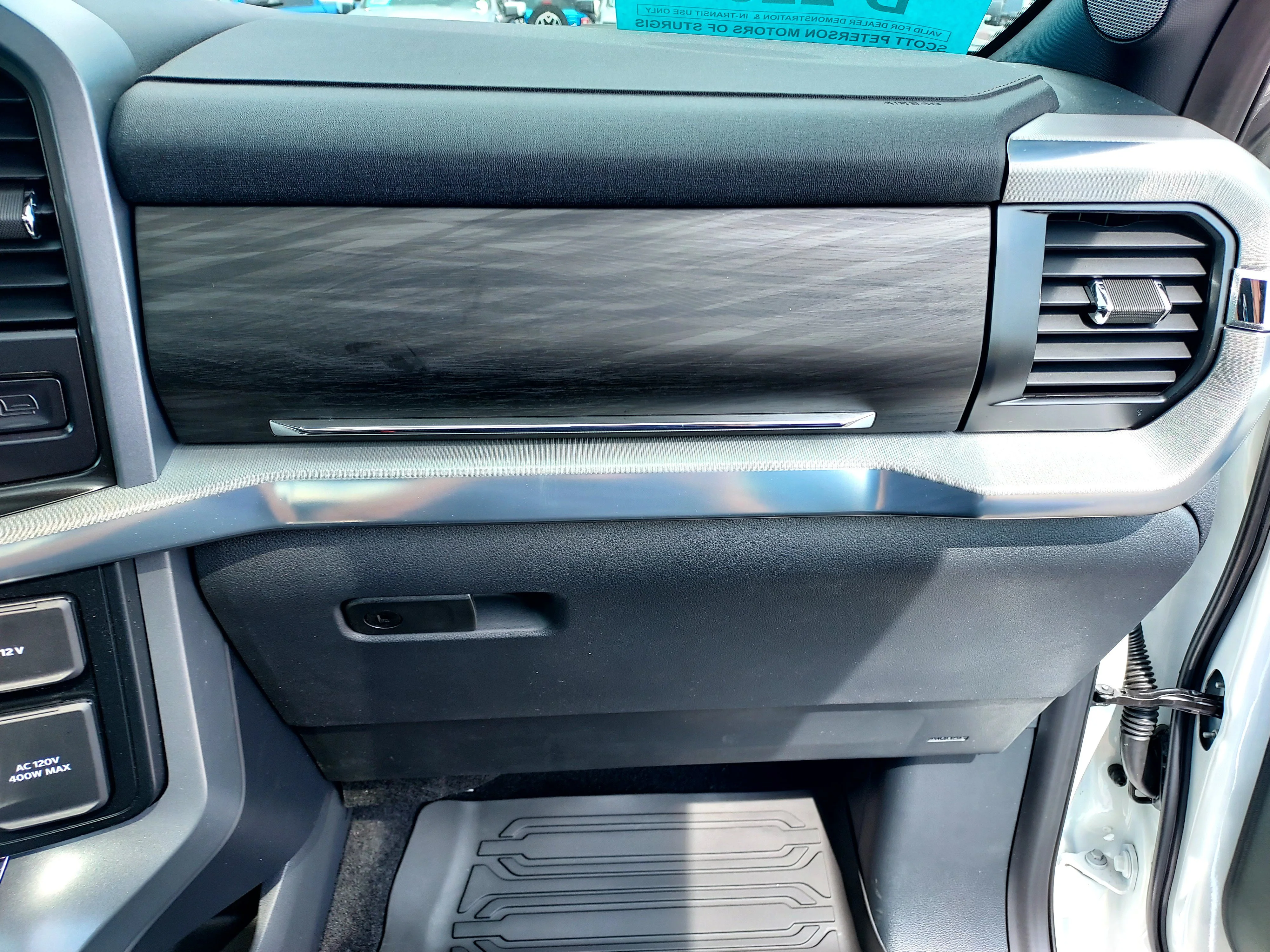 New 2026 Star White Metallic Tri-Coat Ford LARIAT image 30