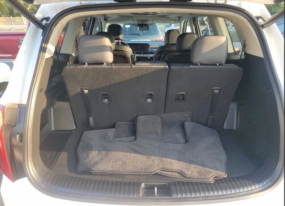 Used 2025 White Kia S image 8