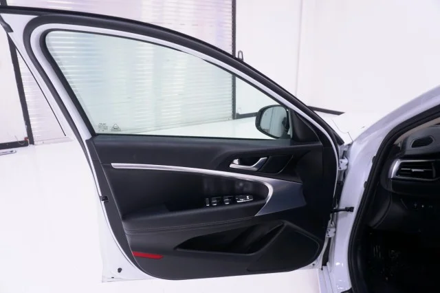 Used 2025  Genesis 2.5T image 15