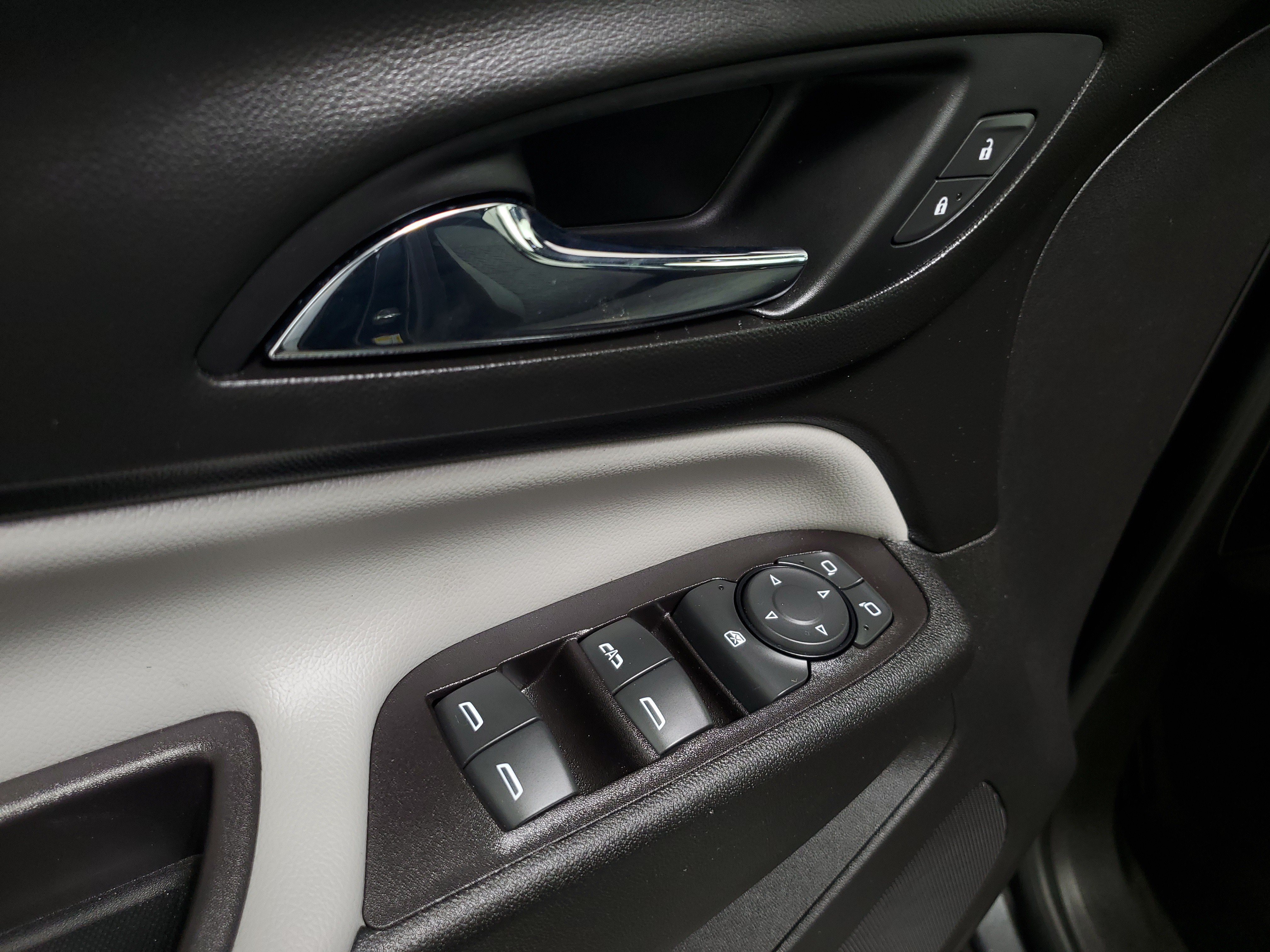 Used 2022 Iron Gray Metallic Chevrolet LT image 21