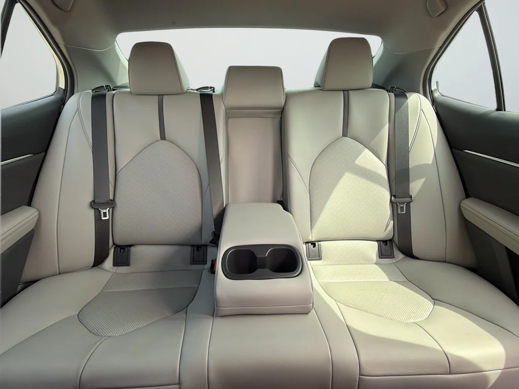 Used 2022 Silver Toyota XLE image 27