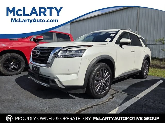 2023 Nissan Pathfinder SL 2WD's photo