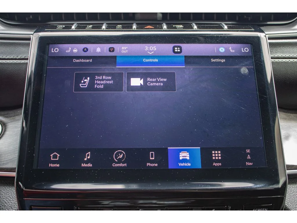 Used 2024 Diamond Black Crystal Pearlcoat Jeep Limited image 49