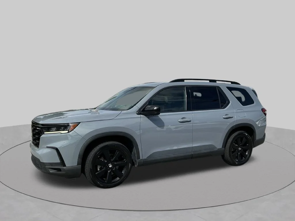 Used 2025  Honda Black Edition image 2