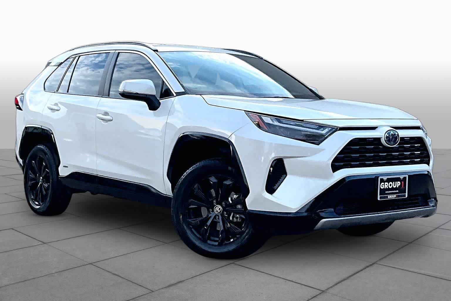 Used 2022 Blizzard Pearl Toyota Hybrid SE image 3