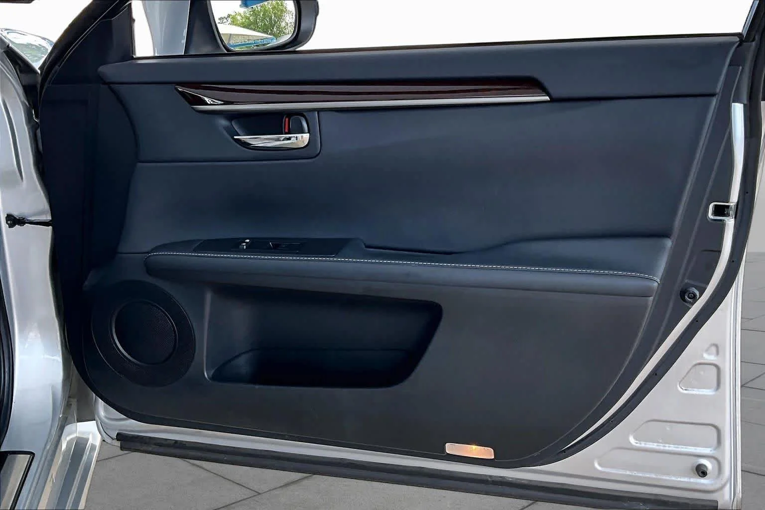 Used 2013 Silver Lining Metallic Lexus 4dr Sdn image 22