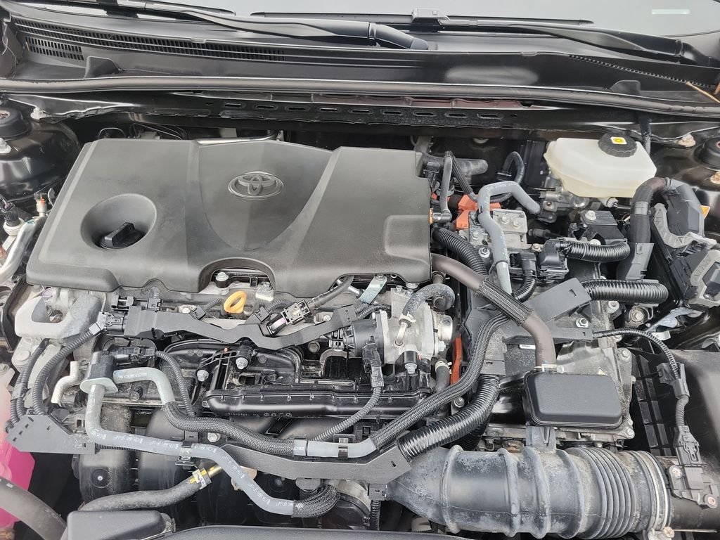 Used 2025  Toyota LE image 32
