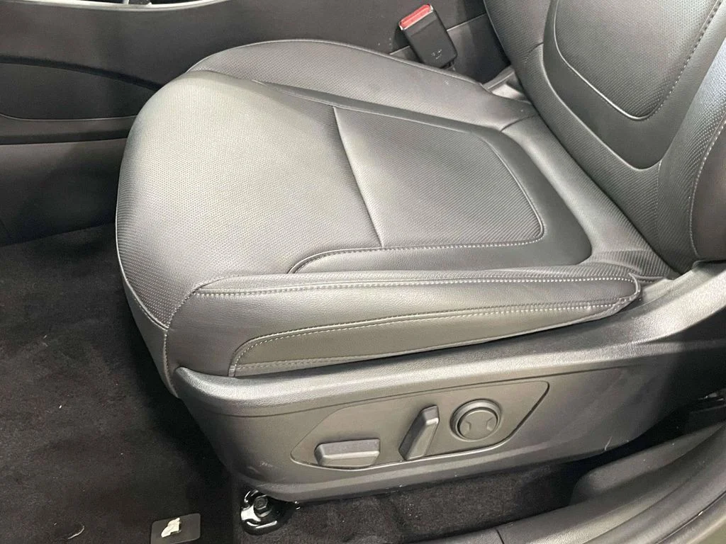 Certified Used 2025 Green Hyundai XRT image 13