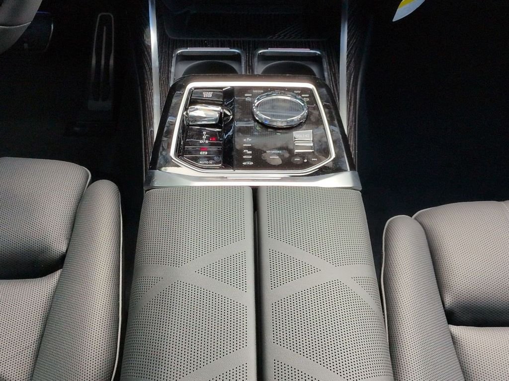 New 2026 Black Sapphire Metallic BMW 740i xDrive image 18