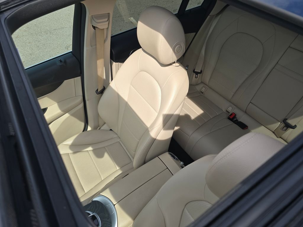 Used 2018 White Mercedes-Benz GLC 300 image 21