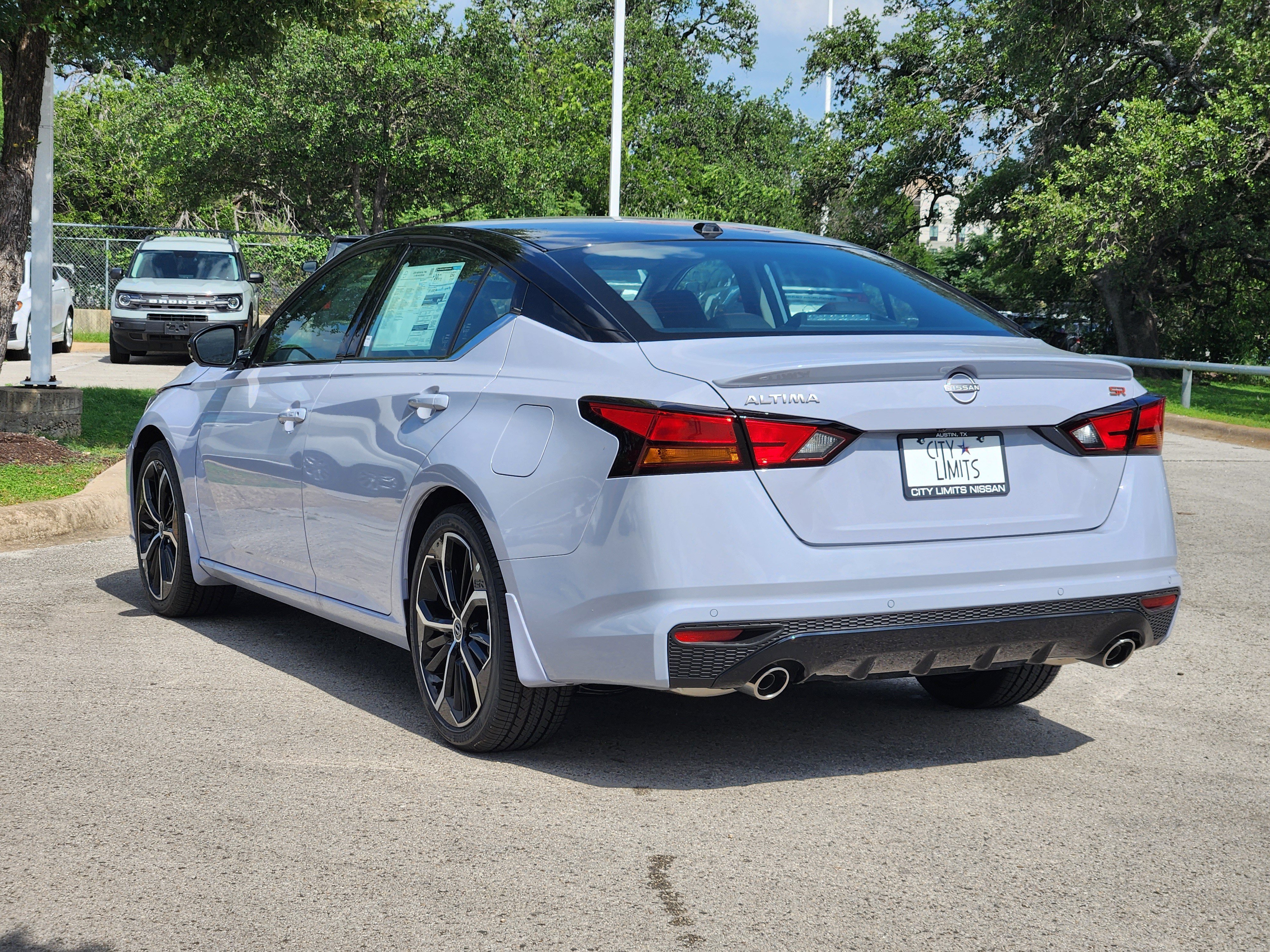 New 2026 Gray Sky Pearl / Super Black Two-tone Nissan SR image 5