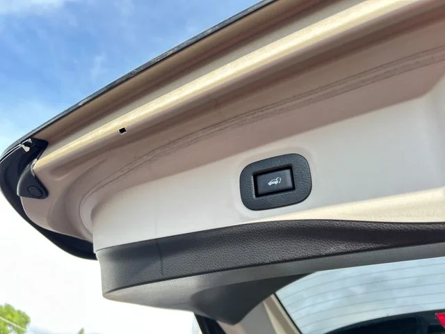Used 2018 Magnetic Black Nissan SL image 7