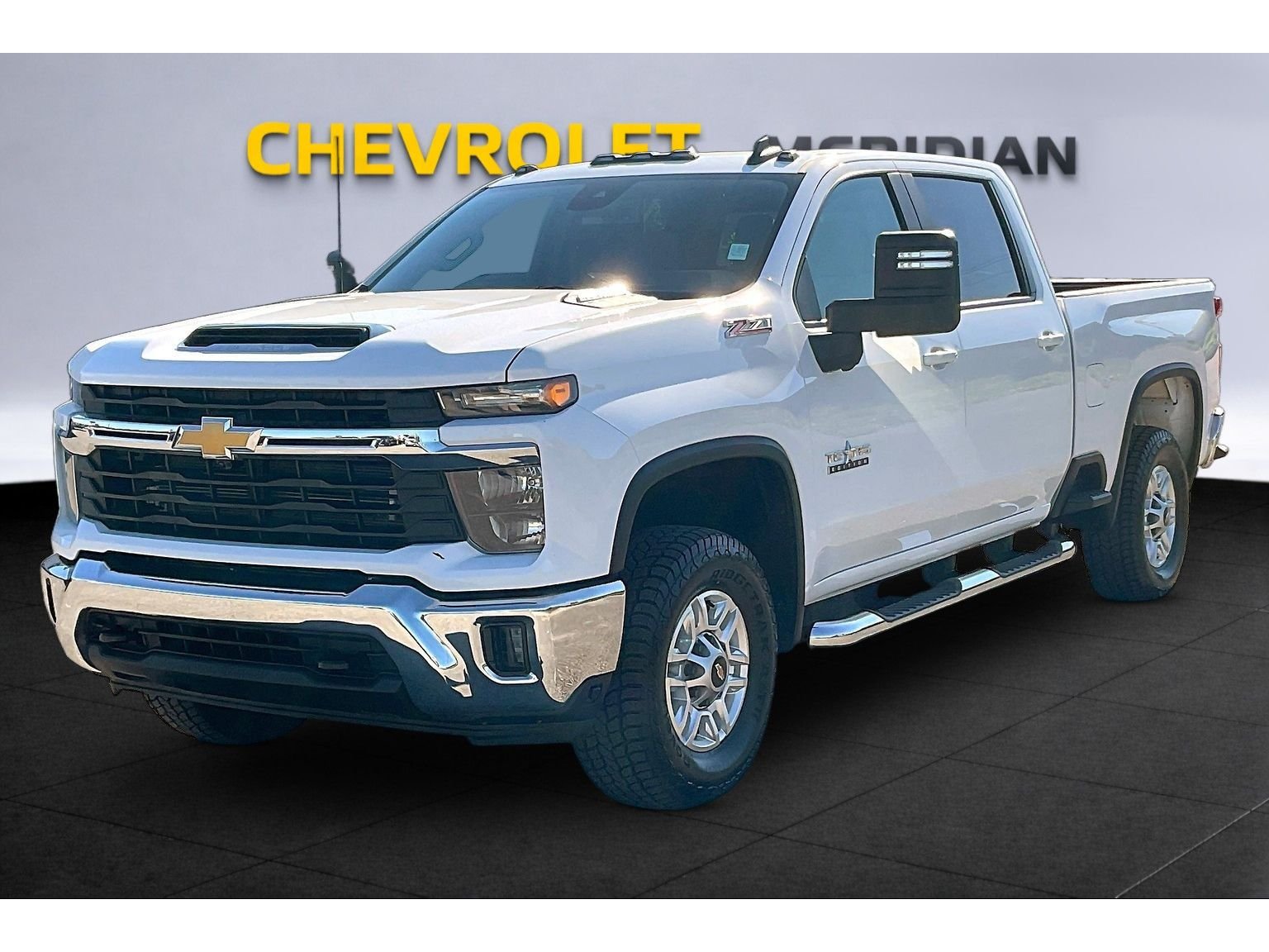 Used 2024 Summit White Chevrolet LT image 9