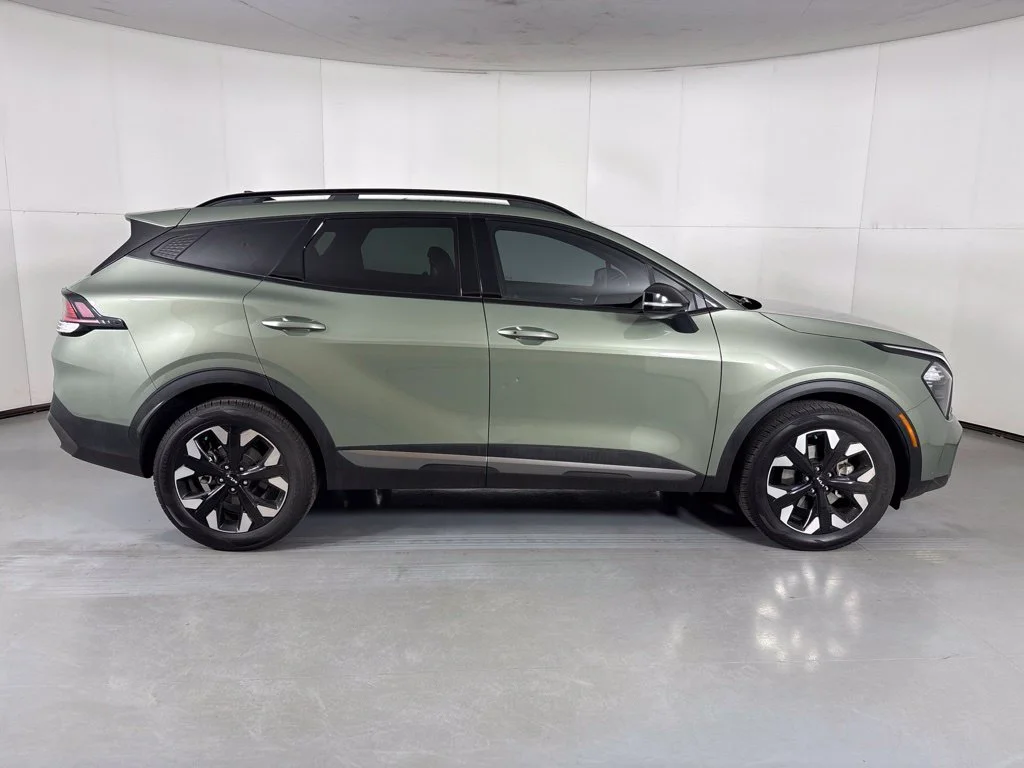 Used 2023 Green Kia X-Line image 9