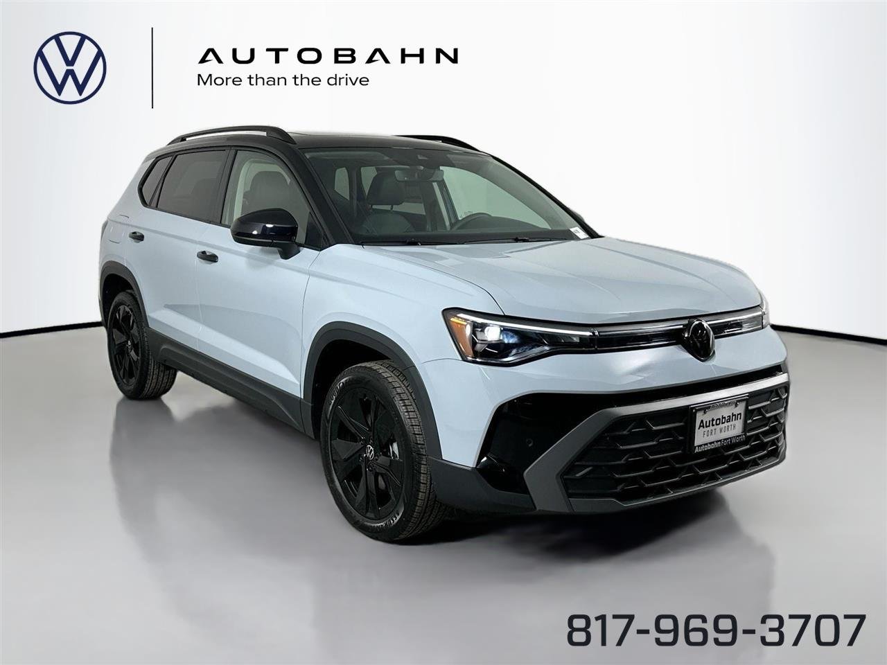 Certified Used 2025  Volkswagen SE Black image 1
