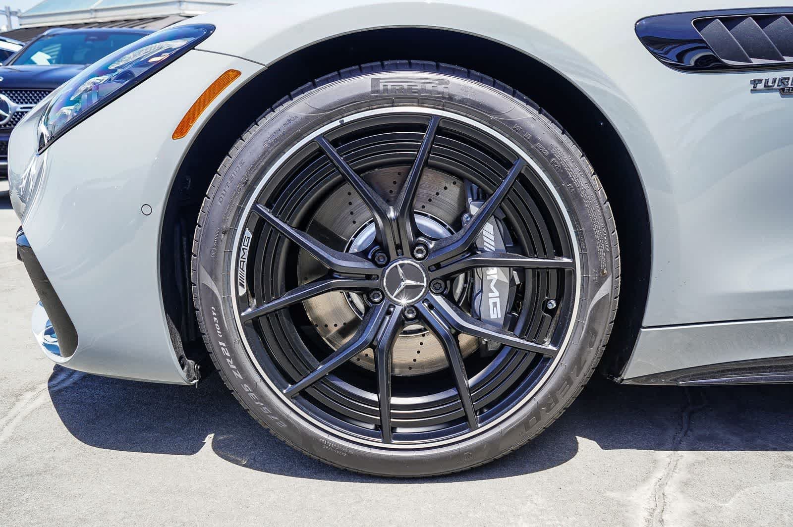 New 2026 MANUFAKTUR Alpine Grey Mercedes-Benz AMG® GT 43 image 9