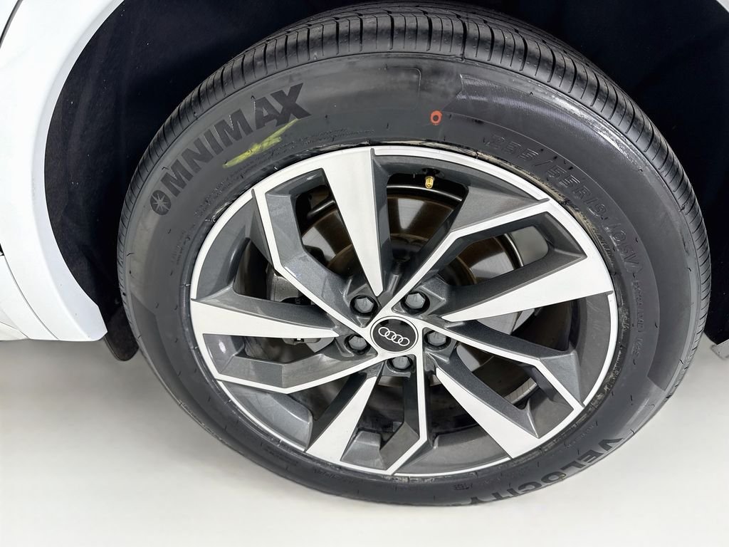 Used 2022 Glacier White Audi 45 S line Premium image 30