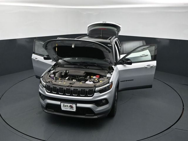 New 2026 Silver Zynith Metallic Clear-Coat Exterior Paint Jeep Limited image 25
