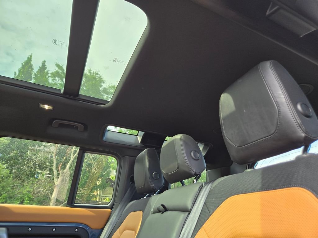 Used 2024 Tasman Blue Metallic Land Rover X-Dynamic SE image 17