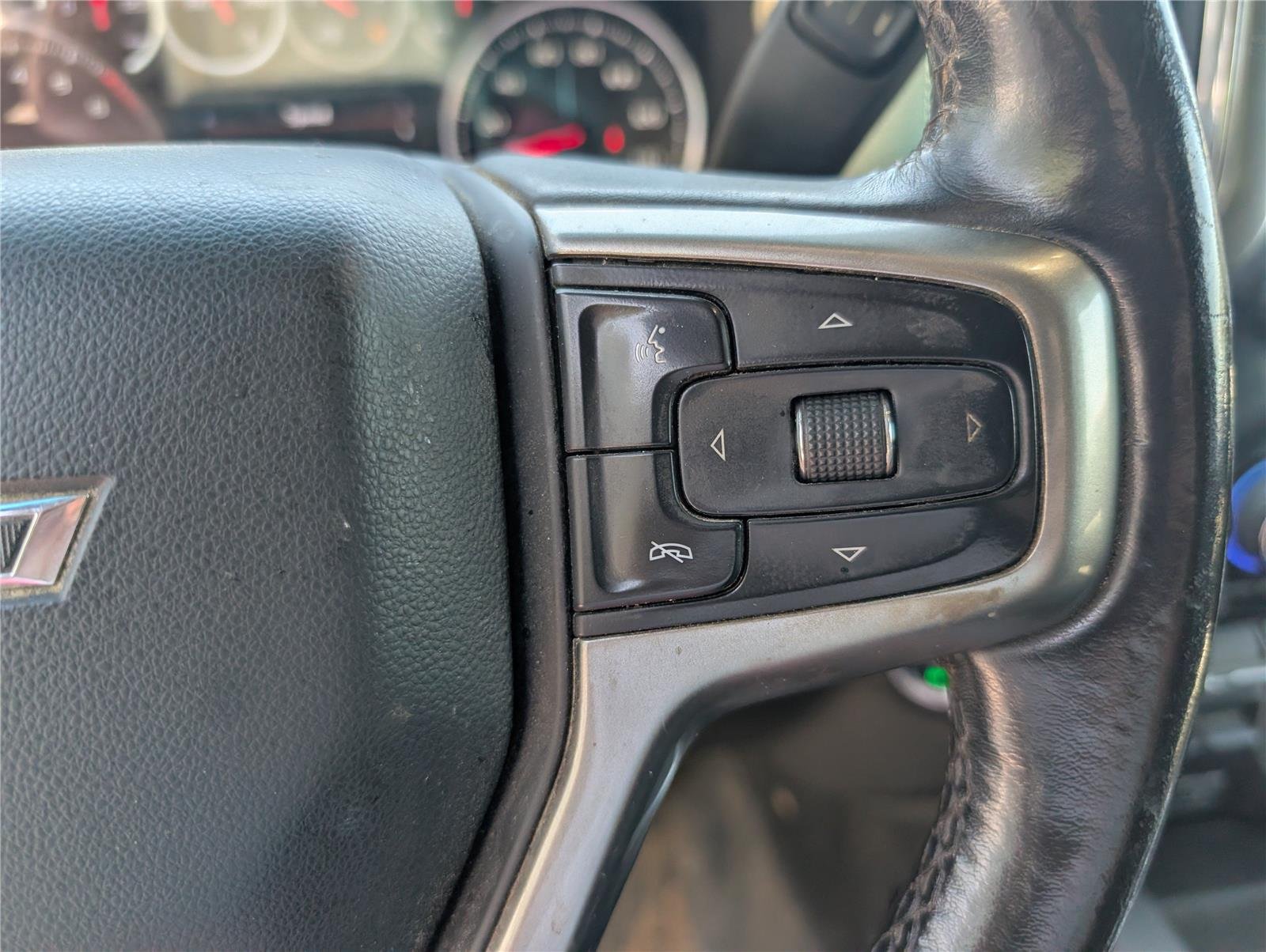 Used 2021 SATIN STEEL METALLIC Chevrolet LT Trail Boss image 25