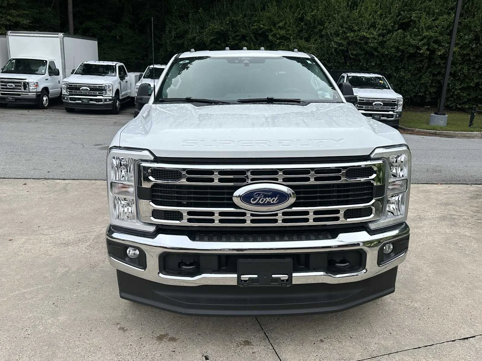 New 2025 Oxford White Ford XL image 2