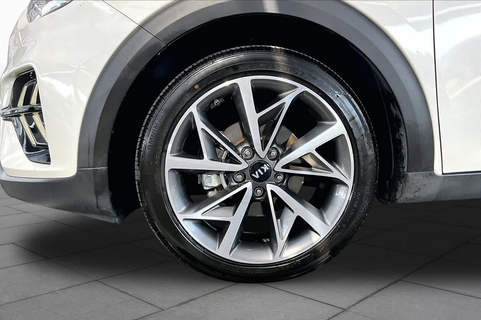 Used 2020 Snow White Pearl Kia Touring image 11