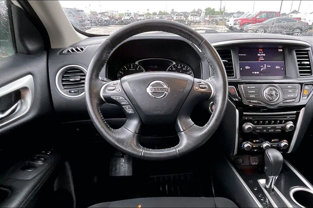 Used 2018 Glacier White Nissan SV image 8