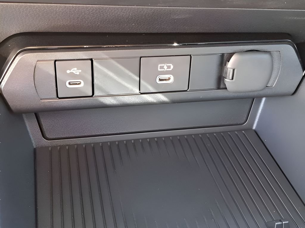 2026 Toyota Prius Plug-in Hybrid SE - Photo 25