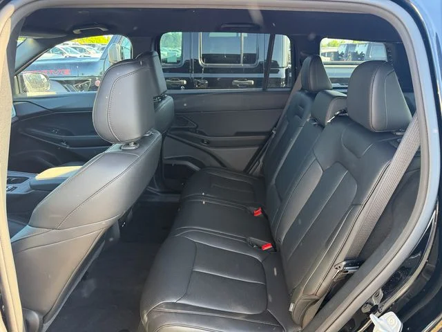New 2026 Diamond Black Crystal Pearlcoat Jeep Limited image 22
