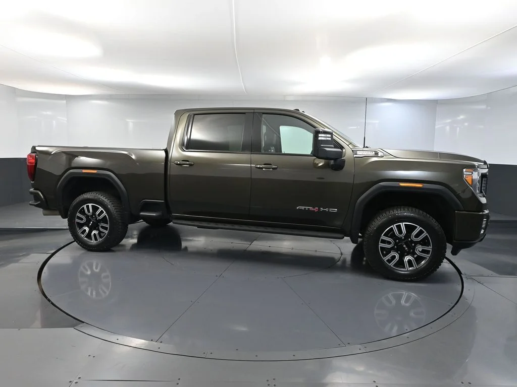 Used 2022 Green GMC AT4 image 4