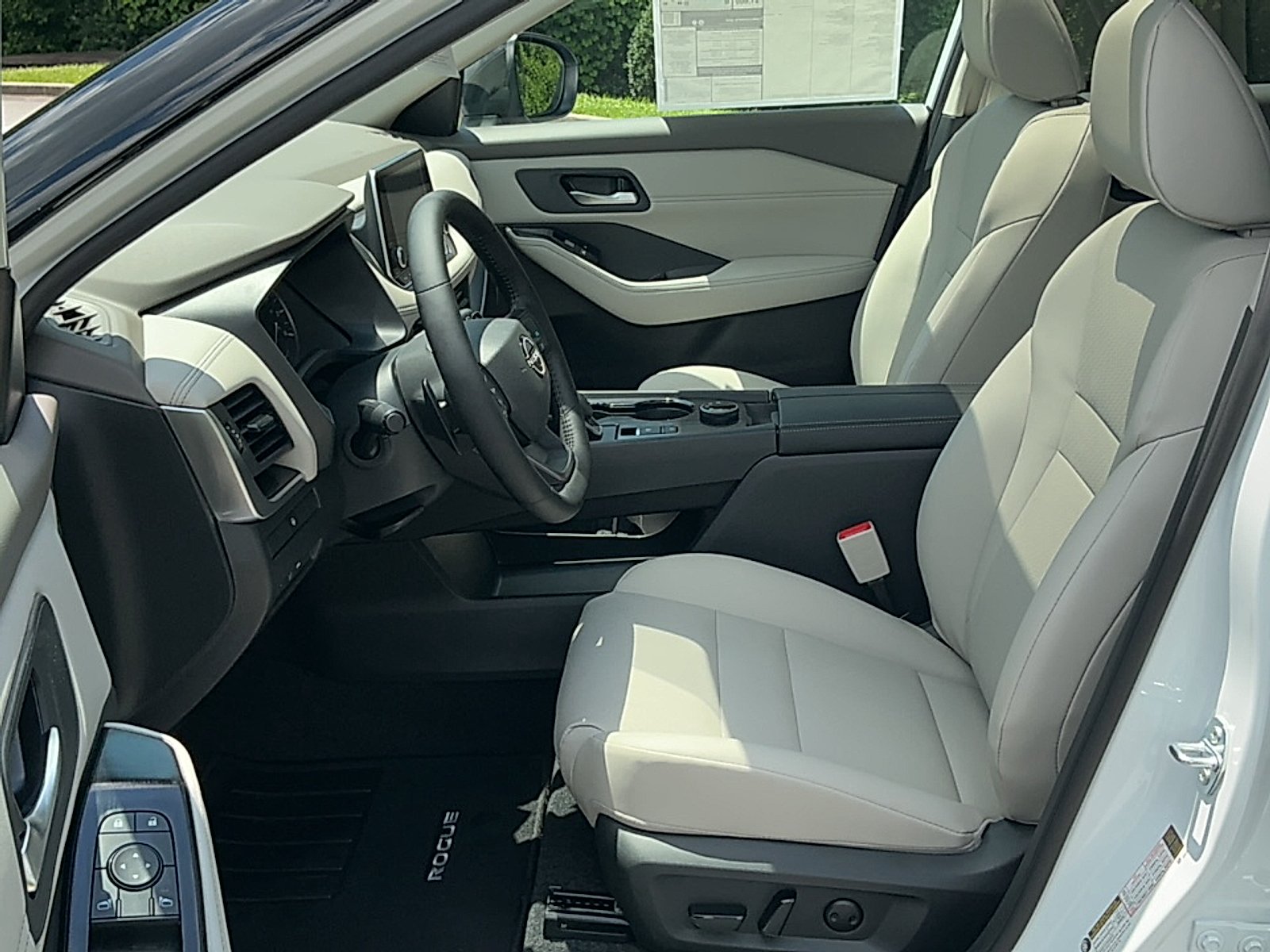 New 2026 Everest White Pearl Tricoat Nissan Dark Armor image 13