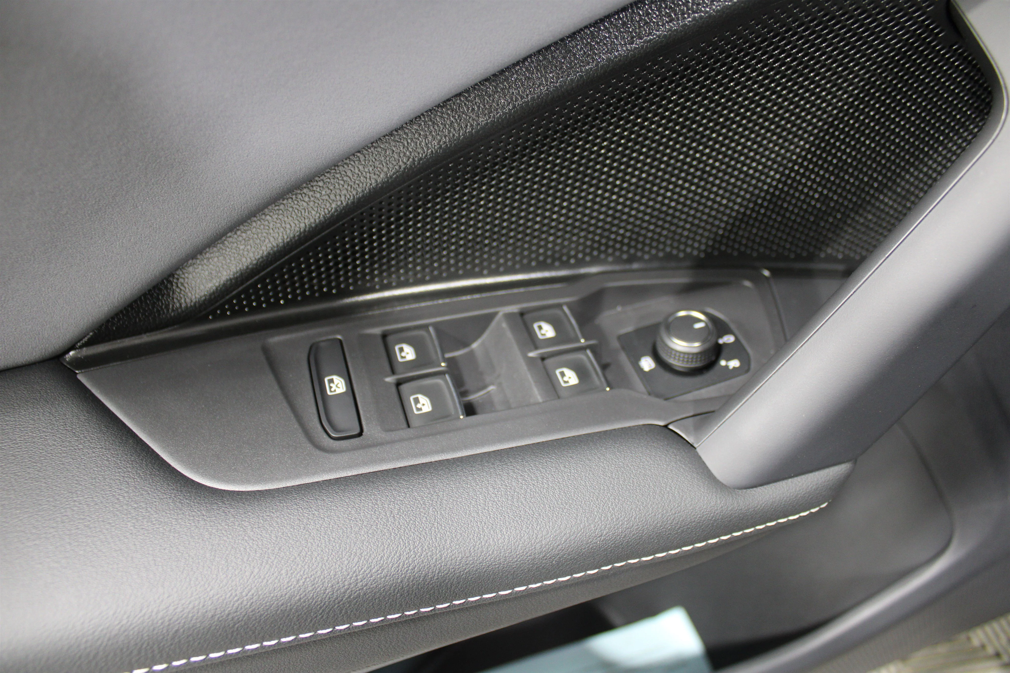 New 2026 Platinum Gray Metallic Volkswagen SE R-Line Black image 7