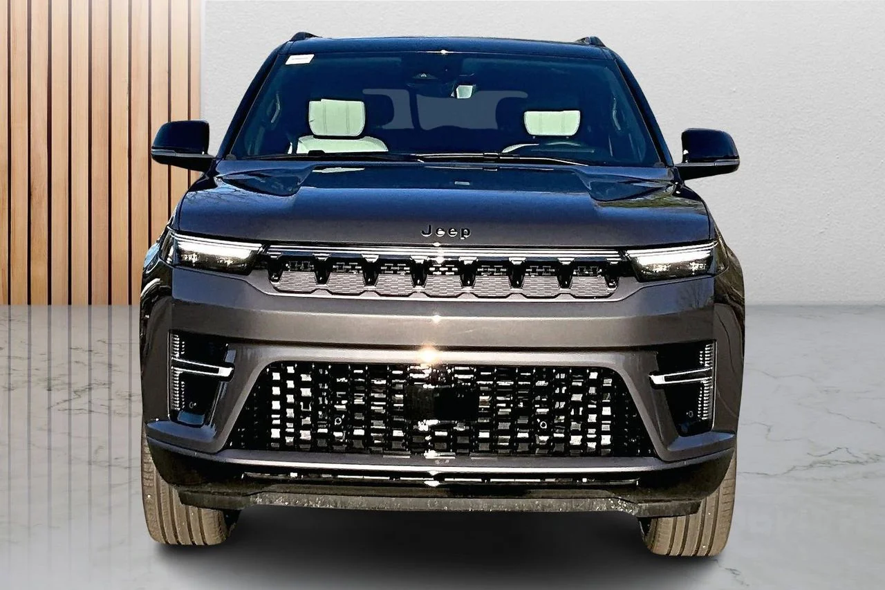 New 2026 Baltic-Gray Metallic Clear-Coat Exterior Paint Jeep Summit Obsidian image 3