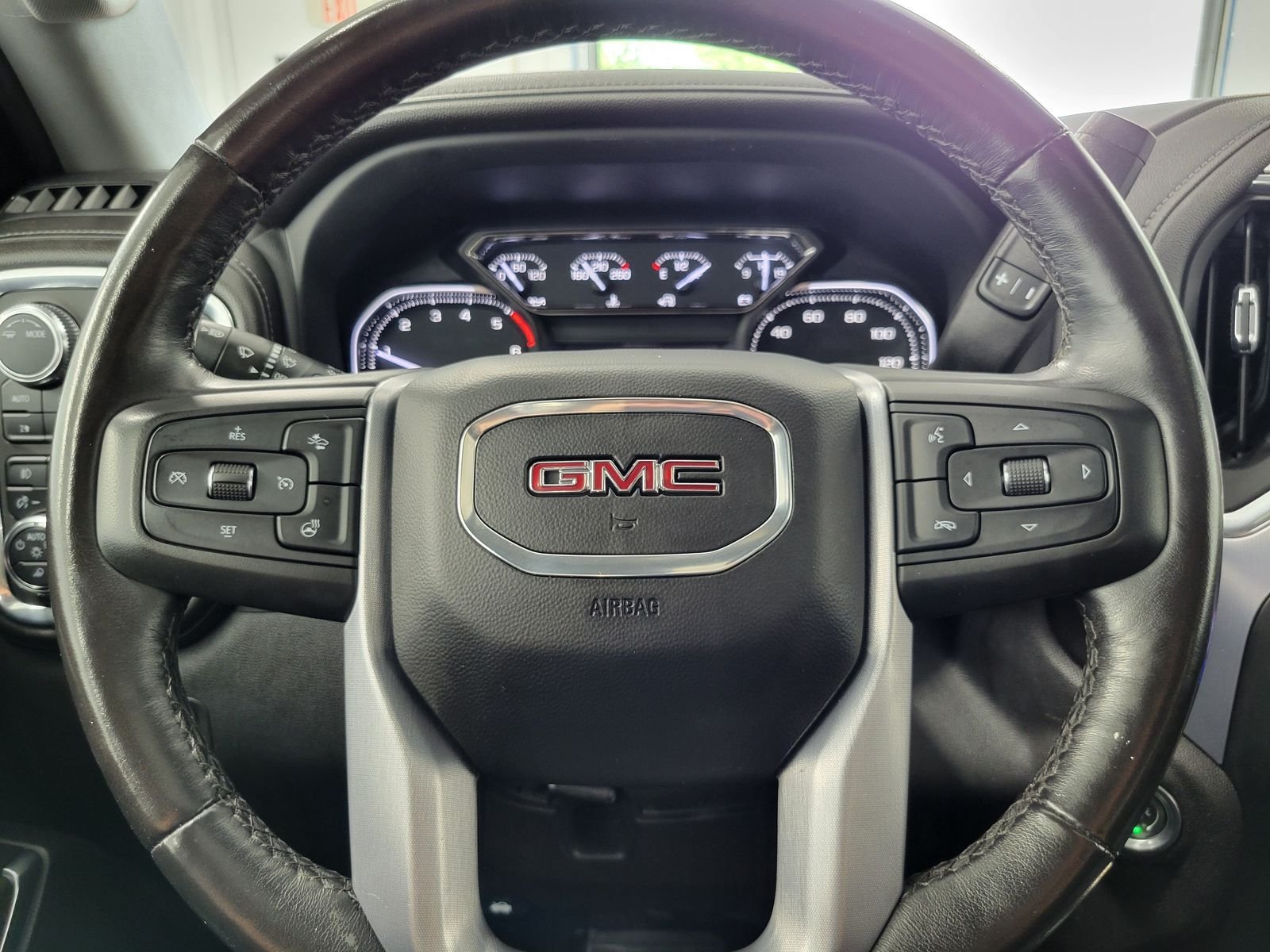 Used 2022 White GMC SLT image 13