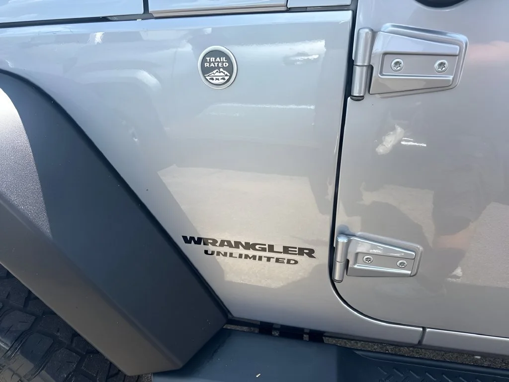 Used 2017  Jeep Sport image 29