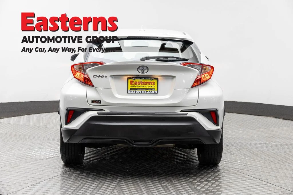 Used 2018 White Toyota XLE Premium image 6