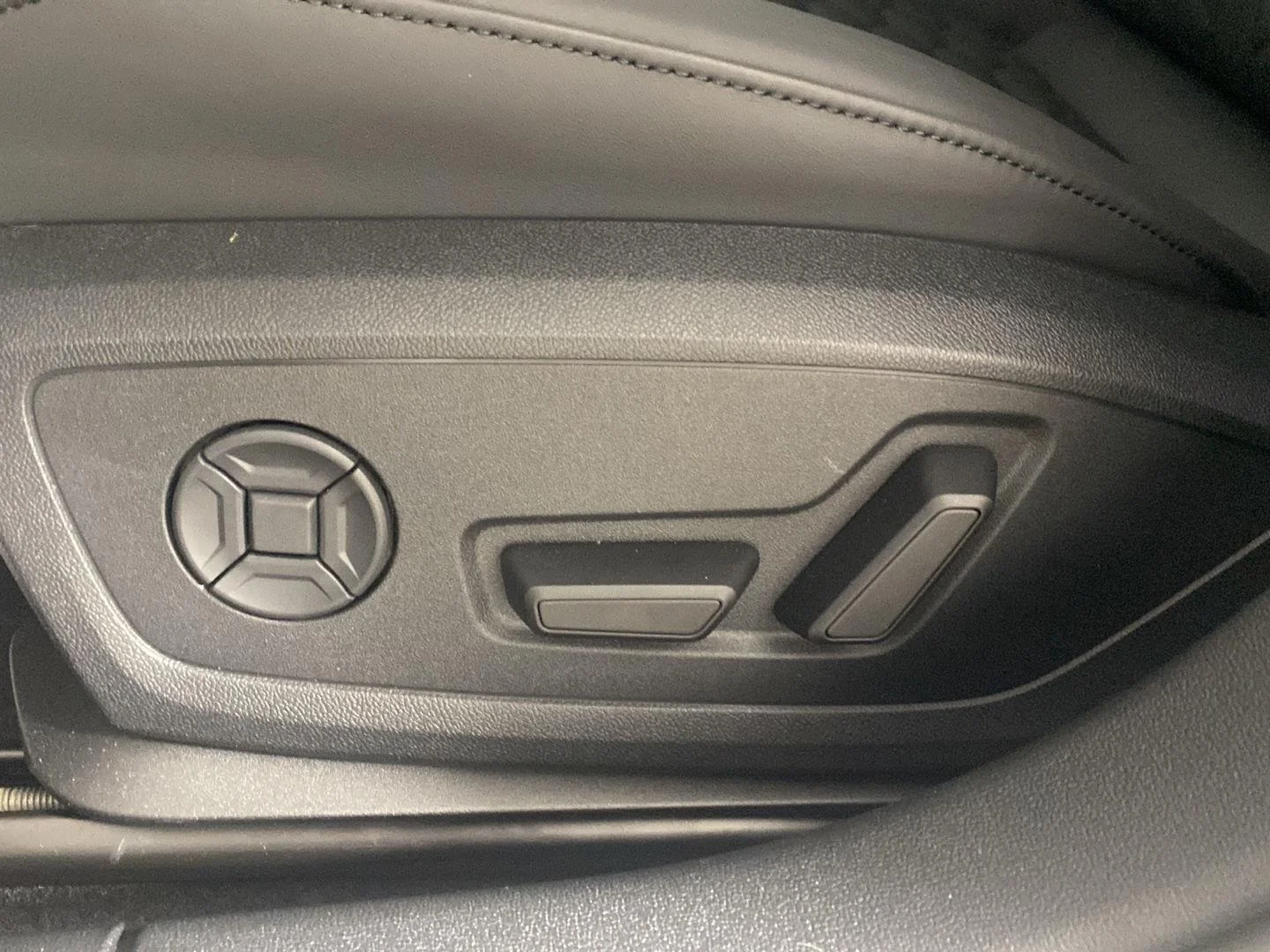 Used 2026 Arkona White Audi  image 23