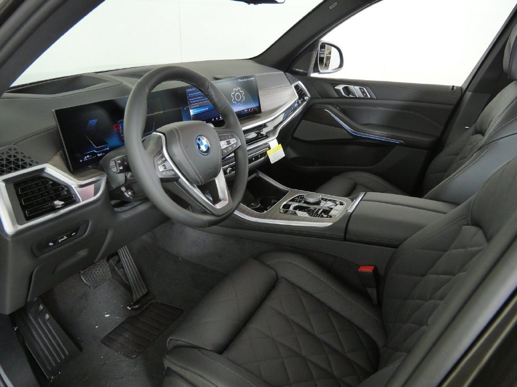 New 2026 Manhattan Green Metallic BMW xDrive50e image 35