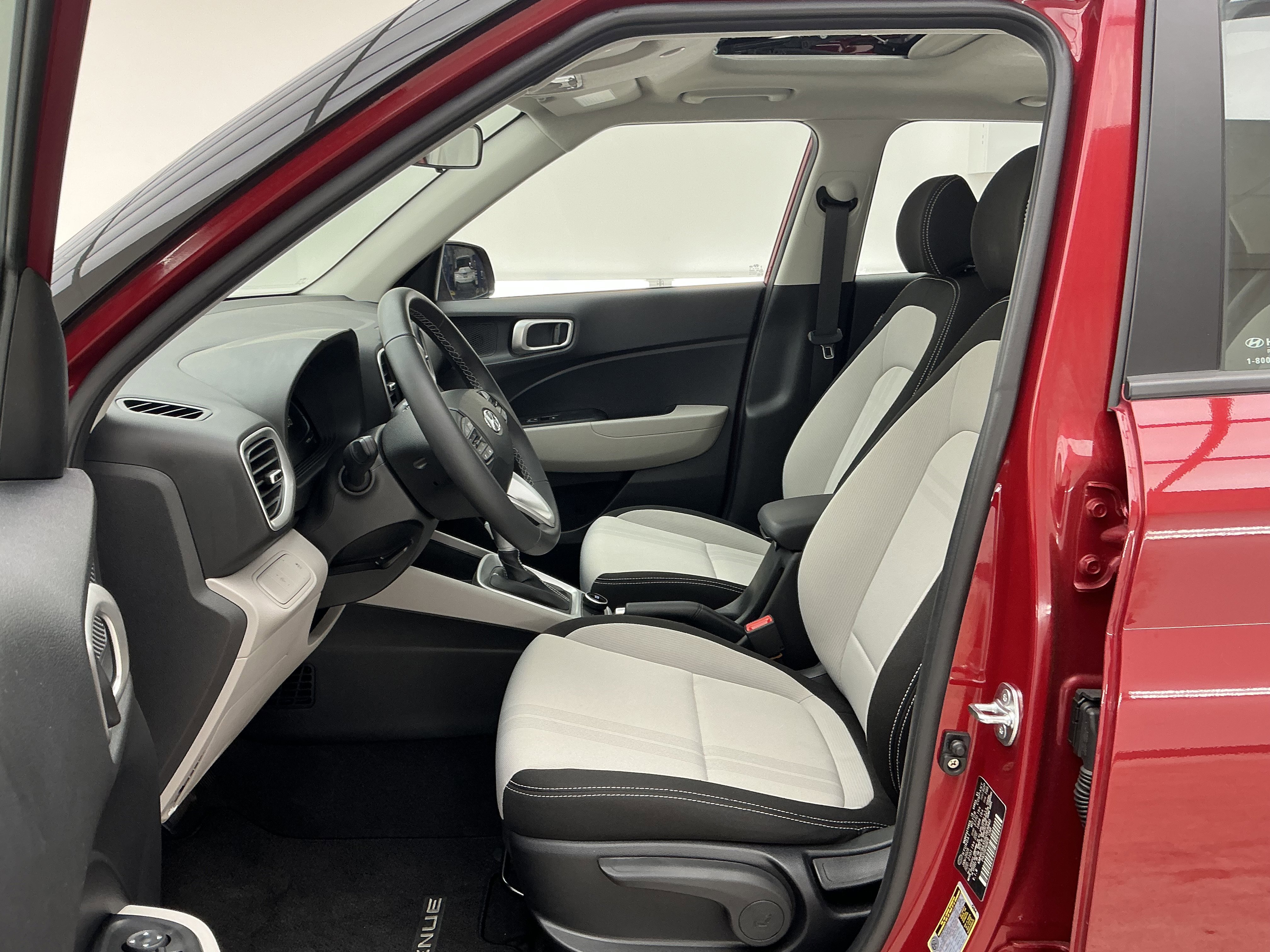2025 Hyundai Venue SEL - Photo 17