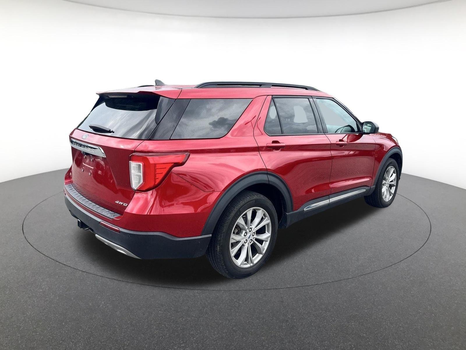 Used 2022 Rapid Red Metallic Tinted Clearcoat Ford XLT image 5