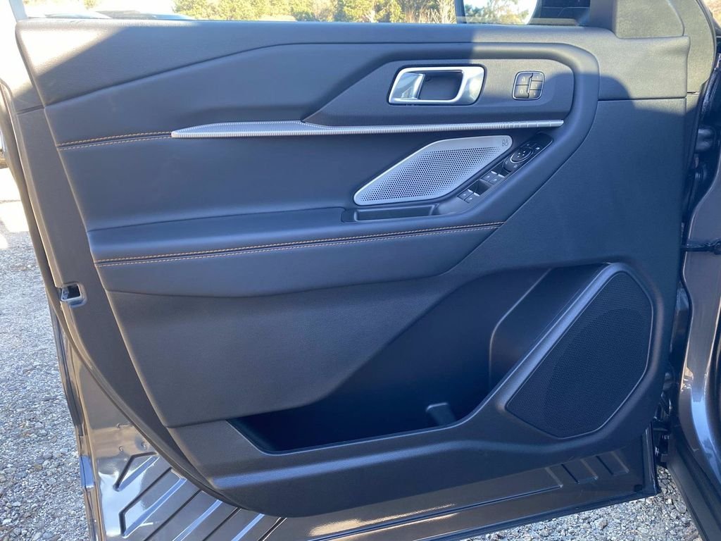 New 2026 Carbonized Gray Metallic Ford Tremor® image 12