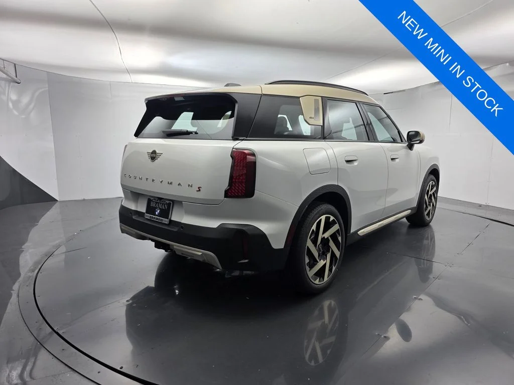 New 2027 White MINI Signature Plus image 4