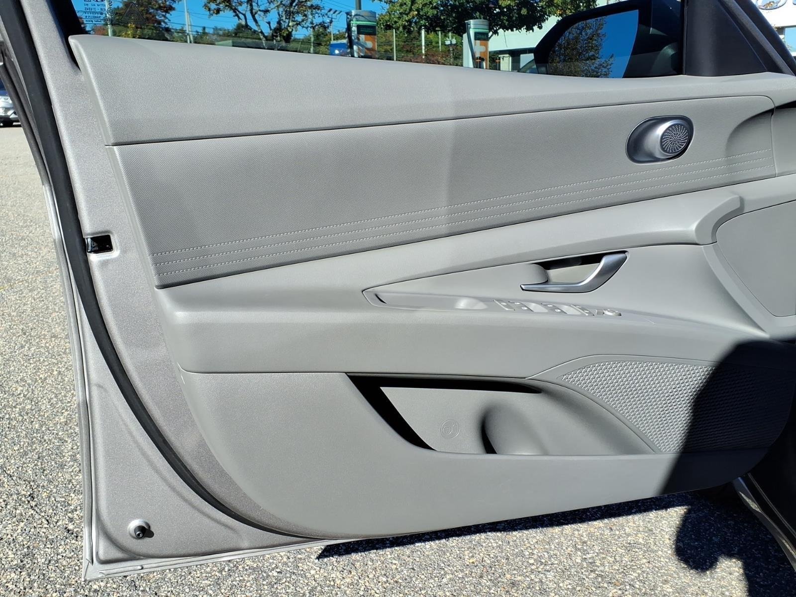 Certified Used 2023 Fluid Metal Hyundai SEL image 21