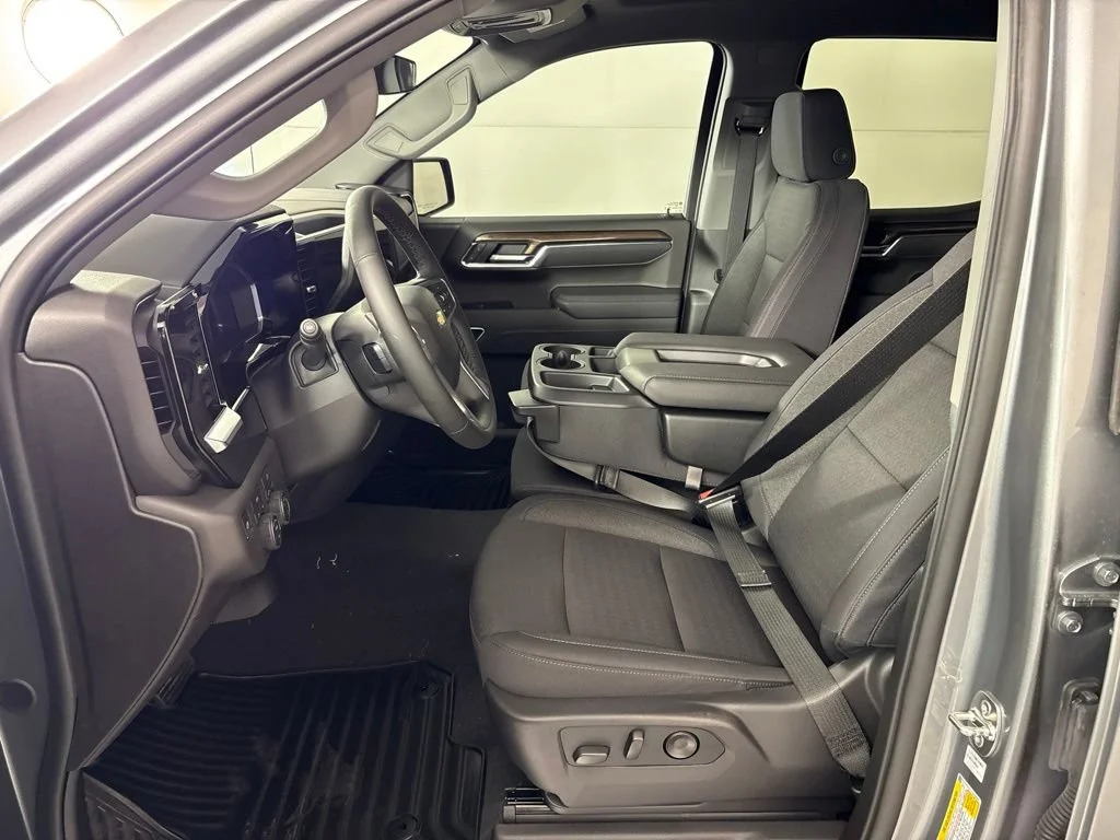 New 2026 Sterling Gray Metallic Chevrolet LT (2FL) image 31