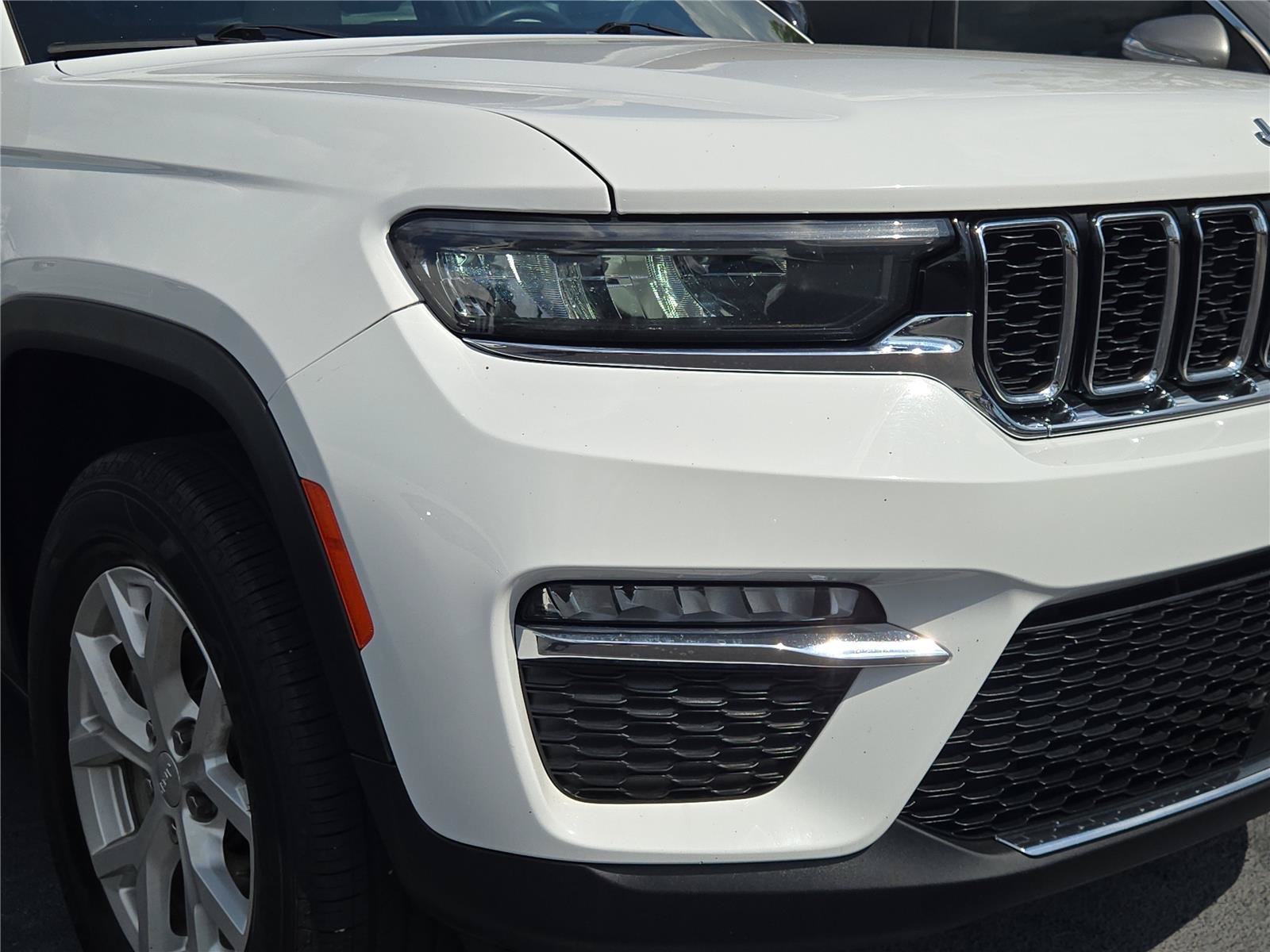 Used 2023 Bright White Clearcoat Jeep Limited image 4