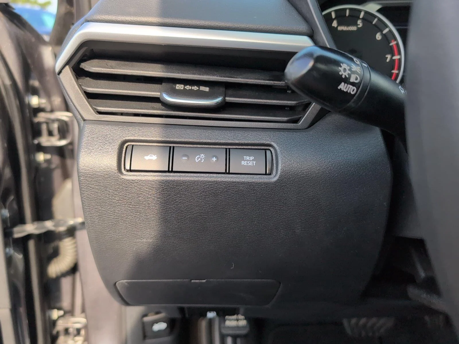 Used 2022 Gun Metallic Nissan 2.5 SV image 28